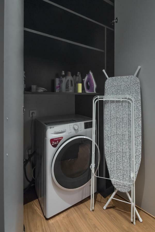 Happy Gold Studio, Self Check-in, Parking In The Underground Garage * VNO