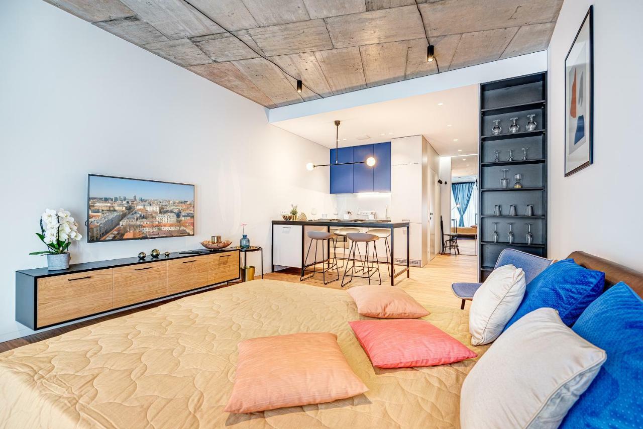 Happy Gold Studio, Self Check-in, Parking In The Underground Garage * VNO